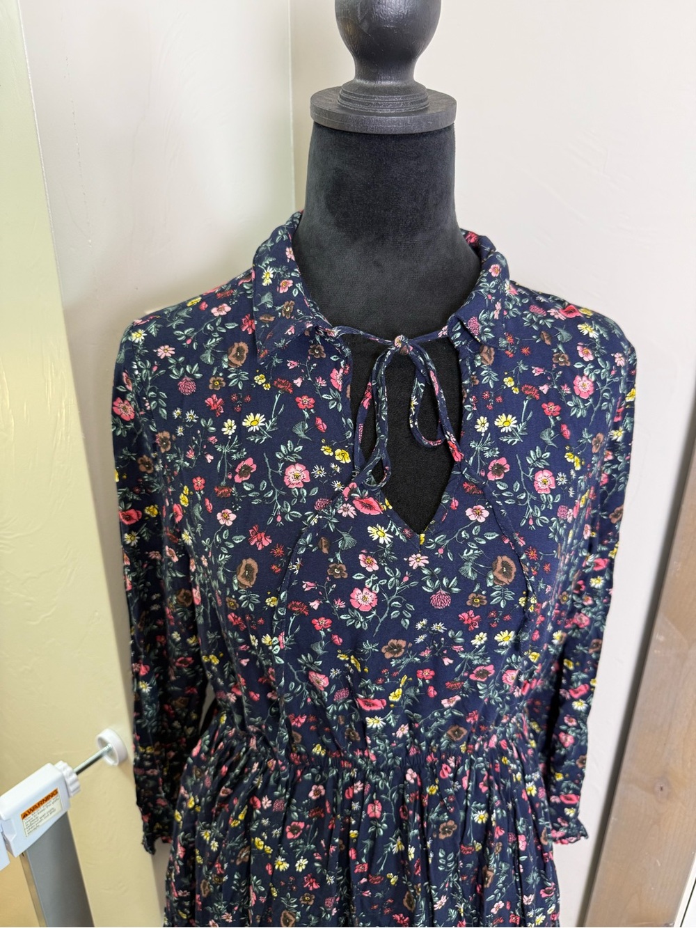 Yumi Navy Floral Lined Long Sleeve Dress Tie Neck Ruffle Pleated Mini Short L/10 - Picture 2 of 10